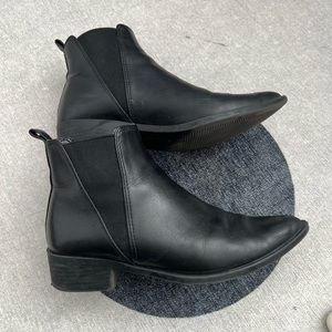 Steve Madden Flat Ankle Boots